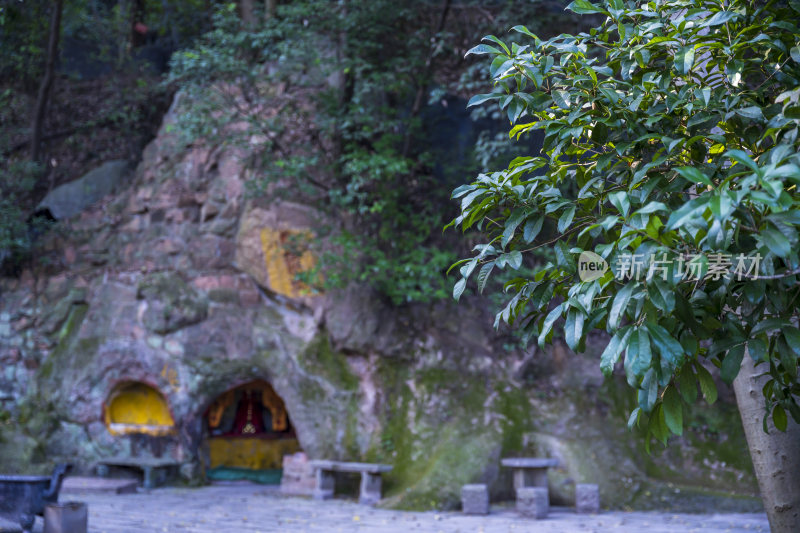 杭州宝石山景区栖霞洞景点