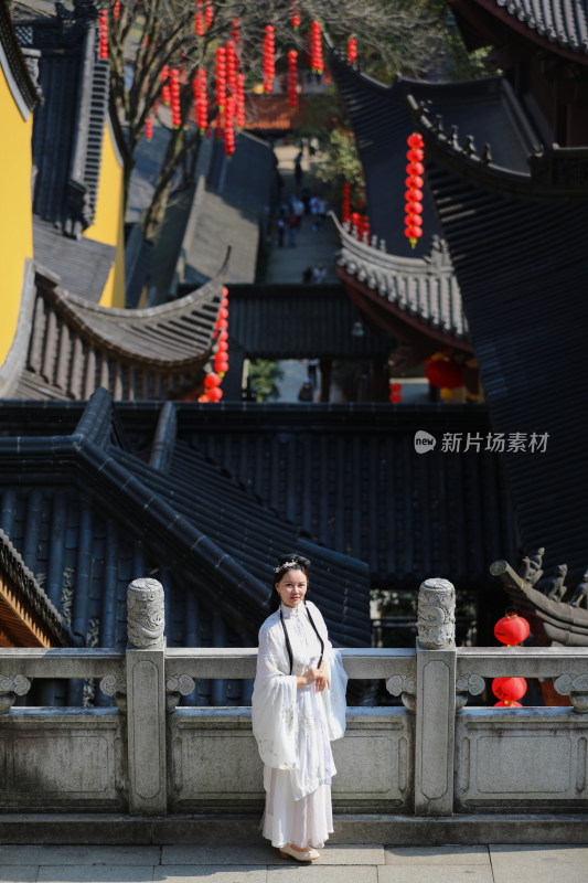 中国杭州上天竺法喜寺穿汉服的美女
