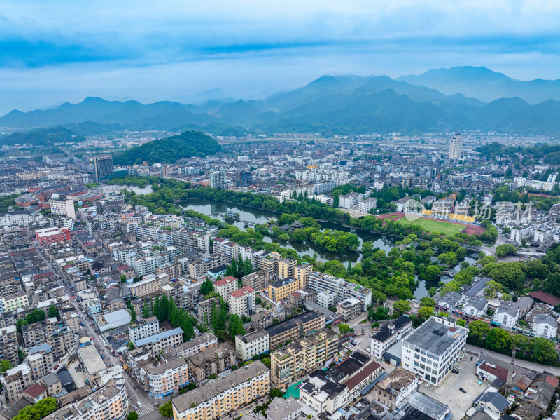 航拍浙江省台州市临海市东湖景区紫阳古街