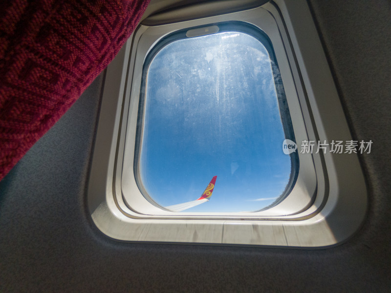 从飞机窗口看到的景色