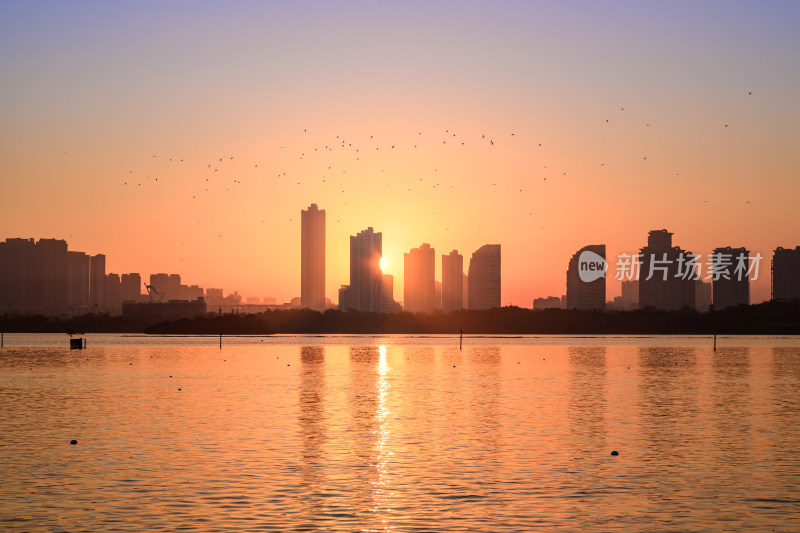 厦门海上自行车道湖畔日落景观