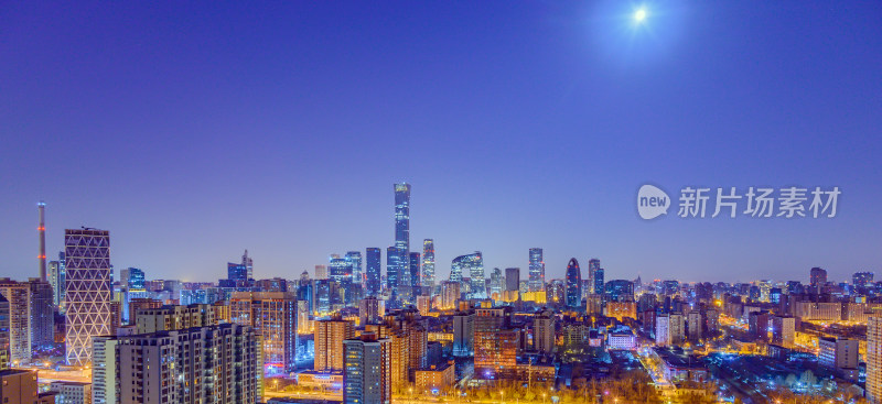 北京国贸城市天际线黎明月亮下夜景全景