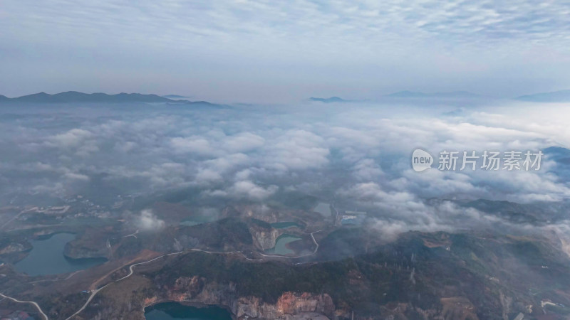 空中俯瞰山峦云海景观