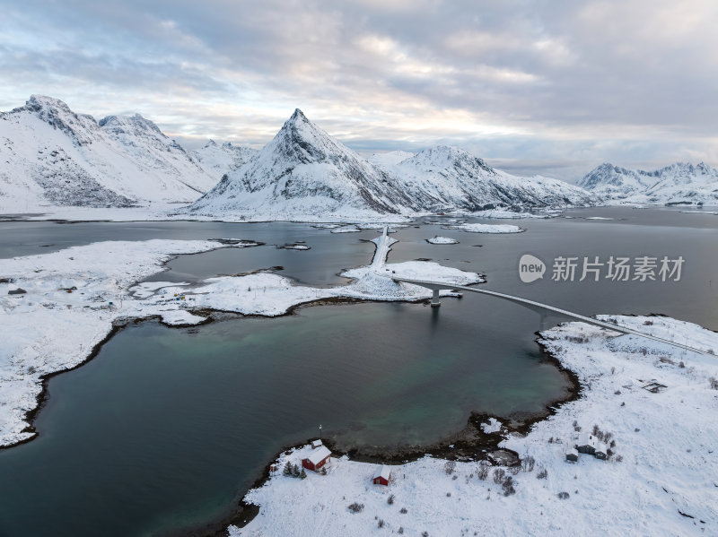 挪威罗弗敦群岛北极圈雷纳冬季雪景高空航拍