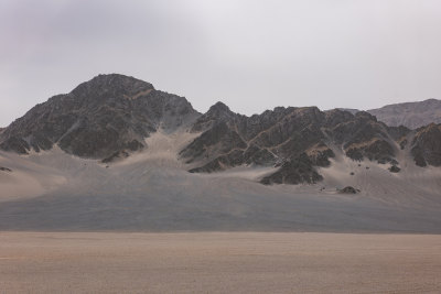青海海西州茫崖市黑独山山体形态