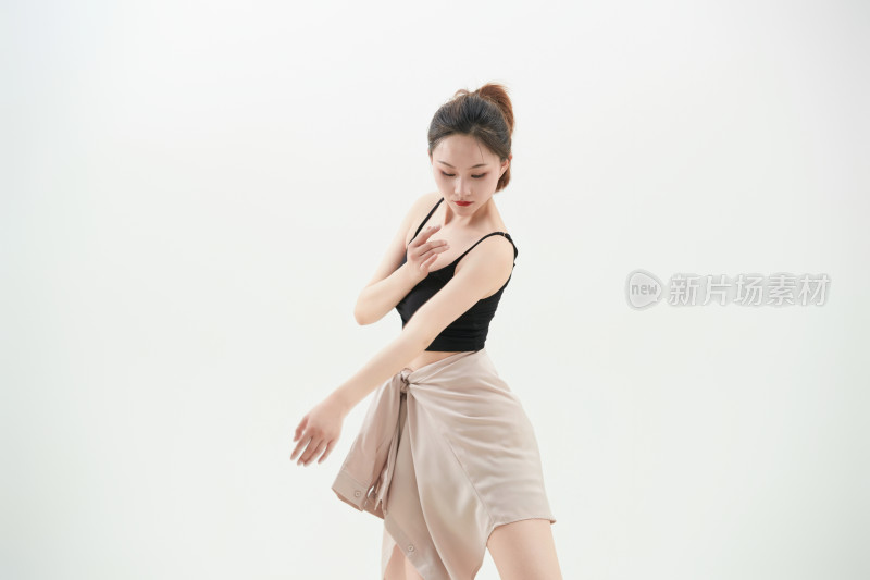 跳现代舞的亚洲舞蹈演员