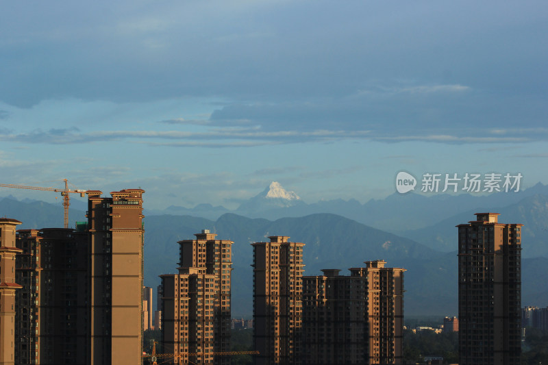 成都温江拍远方的雪山