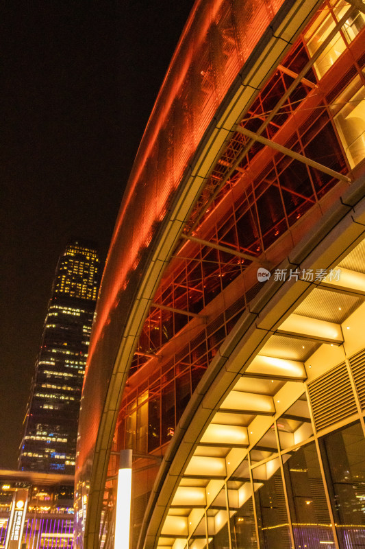 夜幕下的摩天大楼都市夜景城市现代建筑群