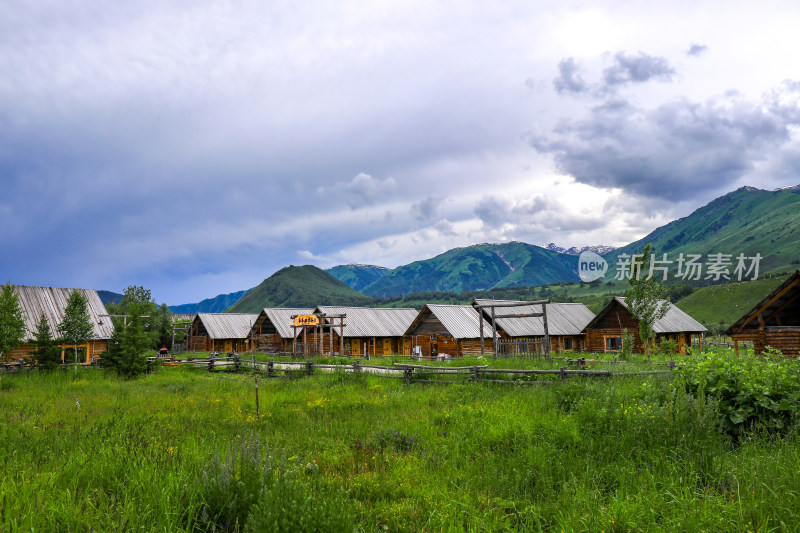 春季阿勒泰禾木村庄风景