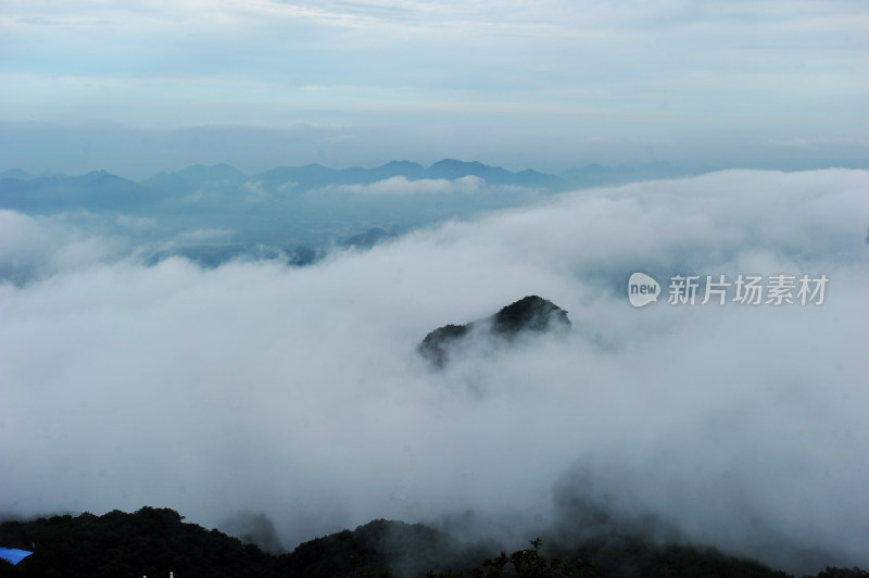 夏日云雾缭绕狼牙山雄奇景象河北保定旅游