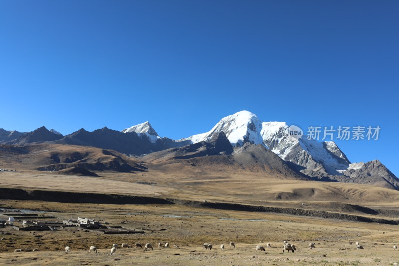 中国西藏琼姆岗嘎雪山