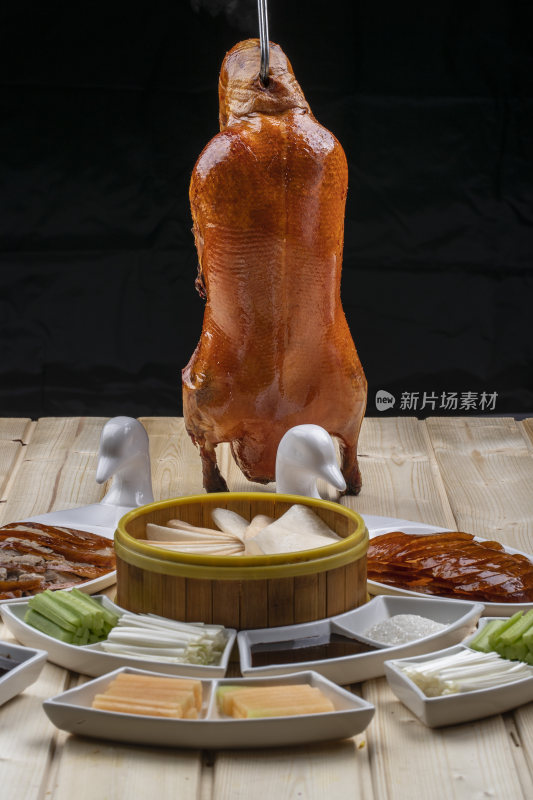 桑拿木质板上的北京烤鸭