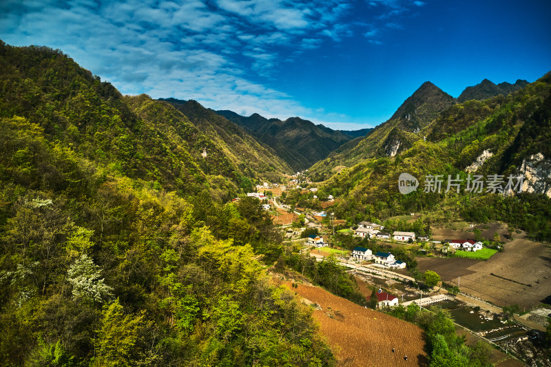 湖南神农架林区太阳坪自然保护区长坊村