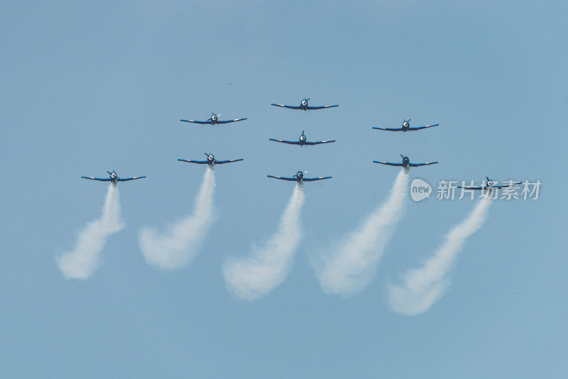 蓝天下的飞行表演 长春航空展