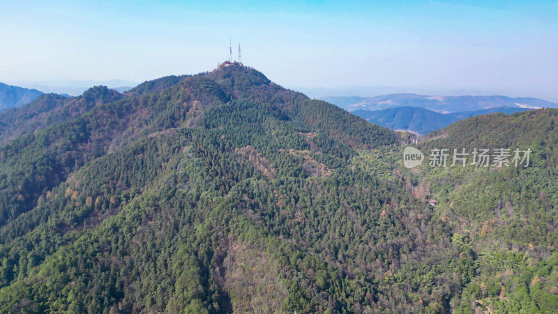 山川丘陵地貌航拍图