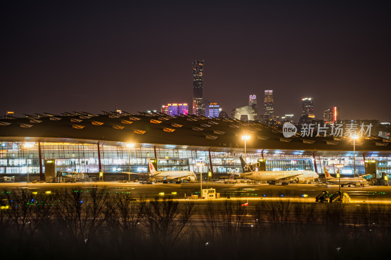 北京夜晚机场全景，北京首都国际机场