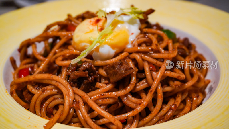 牛肉蔬菜意面特写