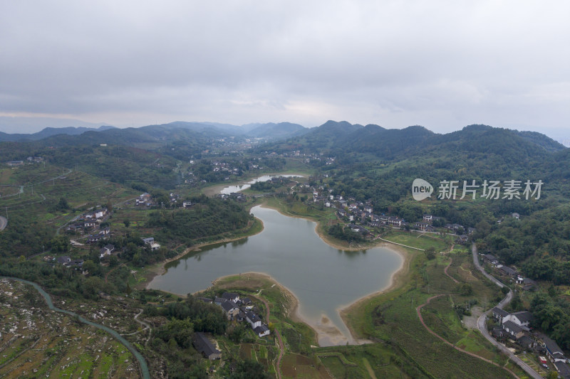 重庆市沙坪坝区中梁镇山村湖光山色风光航拍