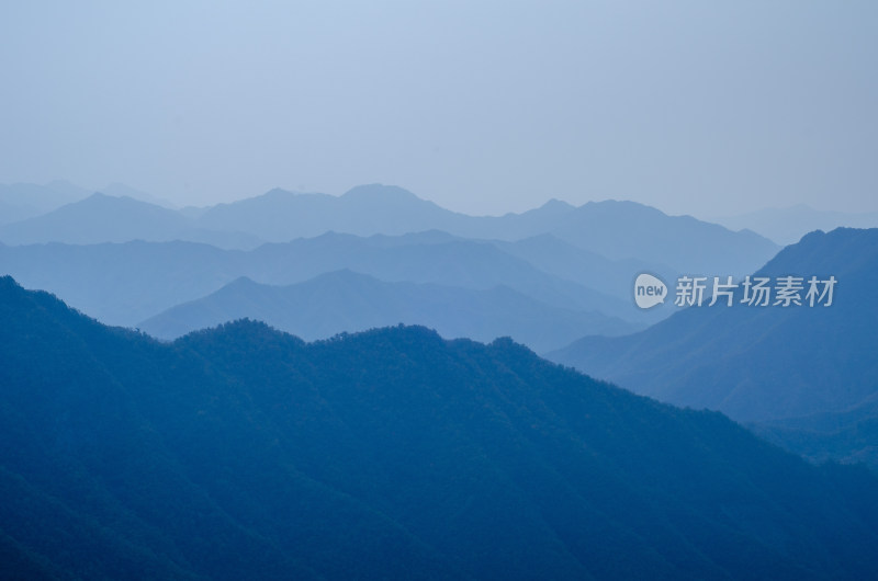 河南省洛阳白云山九龙潭秋天山峦起伏风景