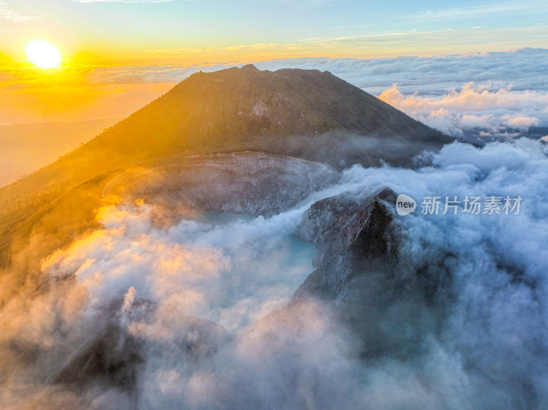 航拍下的印尼伊真火山