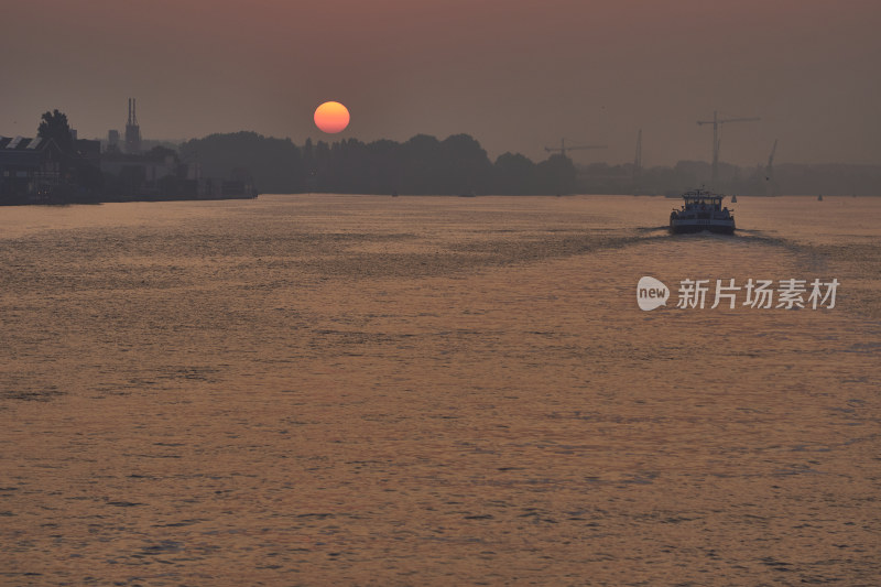 莱茵河日出