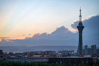 新疆喀什市傍晚的城市风光