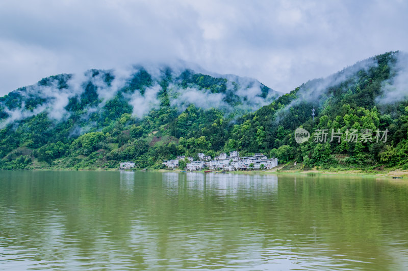 春日的新安江山水画廊风光