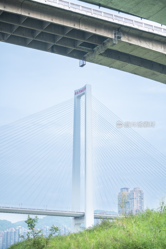重庆南纪门轨道大桥风光