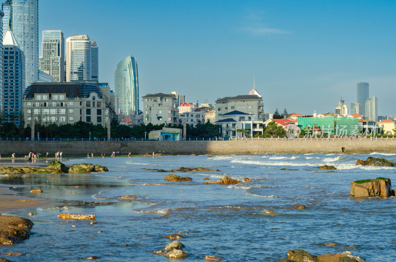 山东青岛太平角海岸，东海西路的高楼大厦