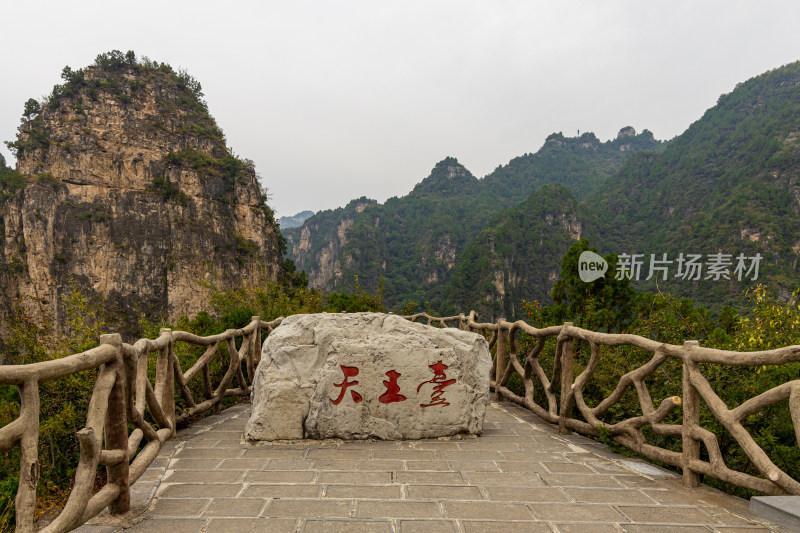 航拍峰林峡山水风光全景