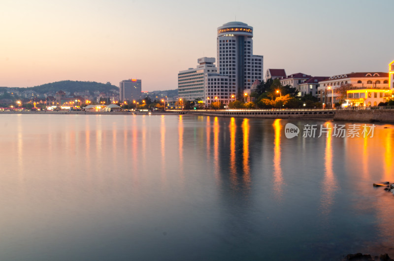 青岛第一海水浴场夜幕风景