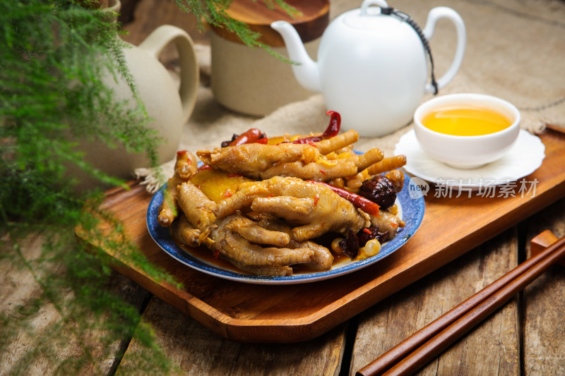 营养滋补黄豆焖鸡爪