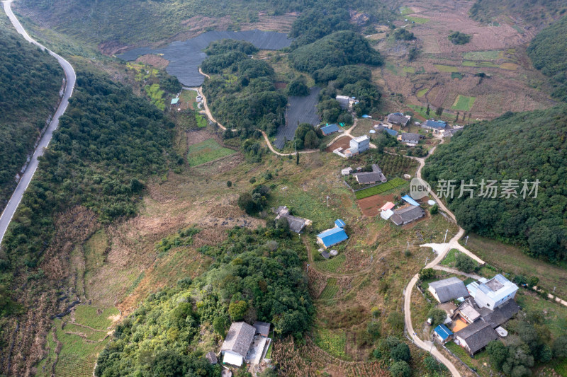 俯瞰山村田园