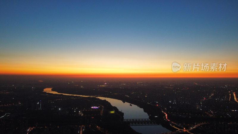 城市高空航拍日出时的江河夜景