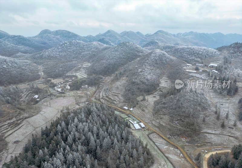 重庆酉阳：龙头山上的第一场雪