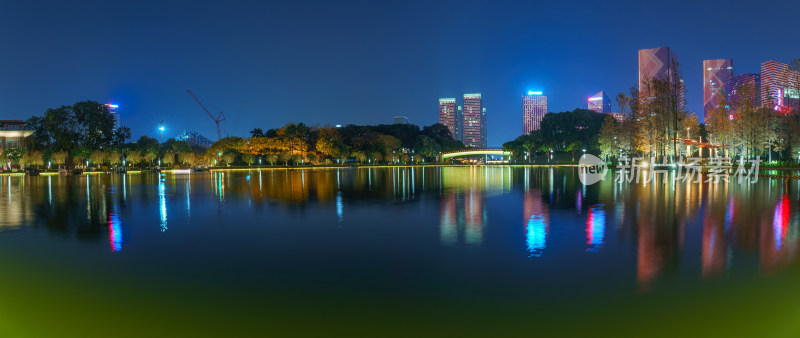 佛山千灯湖落羽杉红叶与城市夜景全景长图