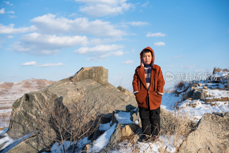 乡村田园雪景雪地童年