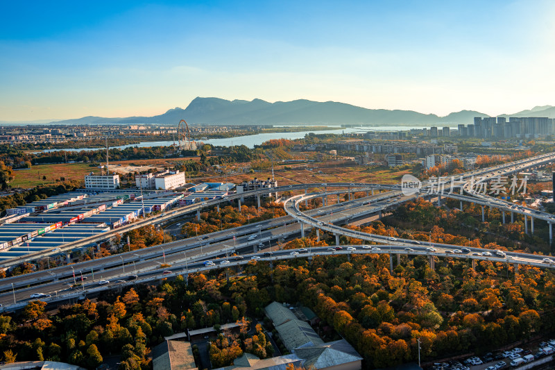 昆明城市高架桥鸟瞰西山滇池全景