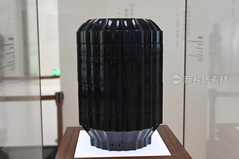 黑色工业机械部件展示