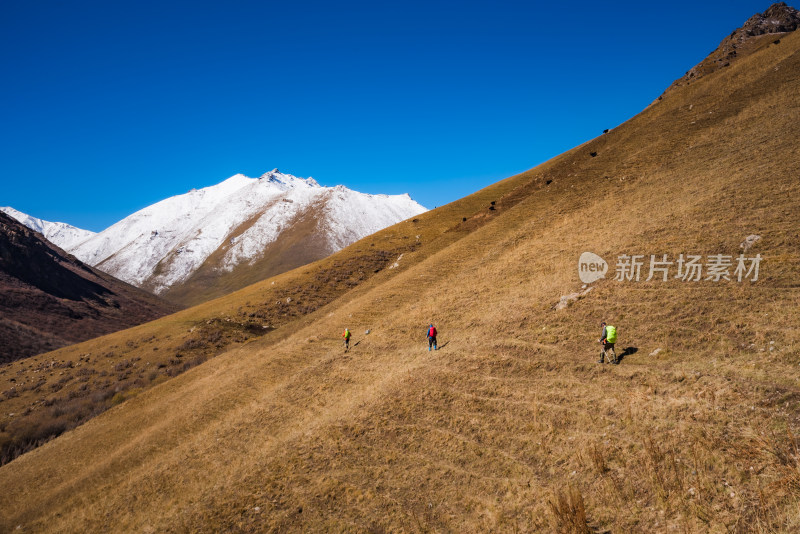 新疆天山山脉雪山山峰山脉