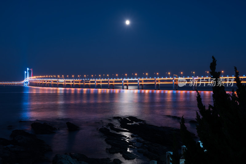 大连黑石礁跨海大桥亮灯夜景