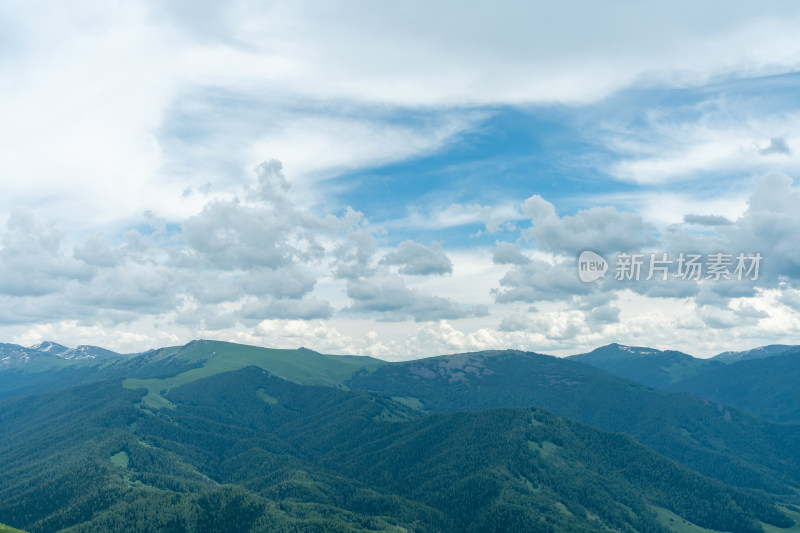 新疆阿勒泰云霄峰景色