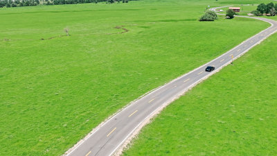 新疆伊犁那拉提草原公路航拍