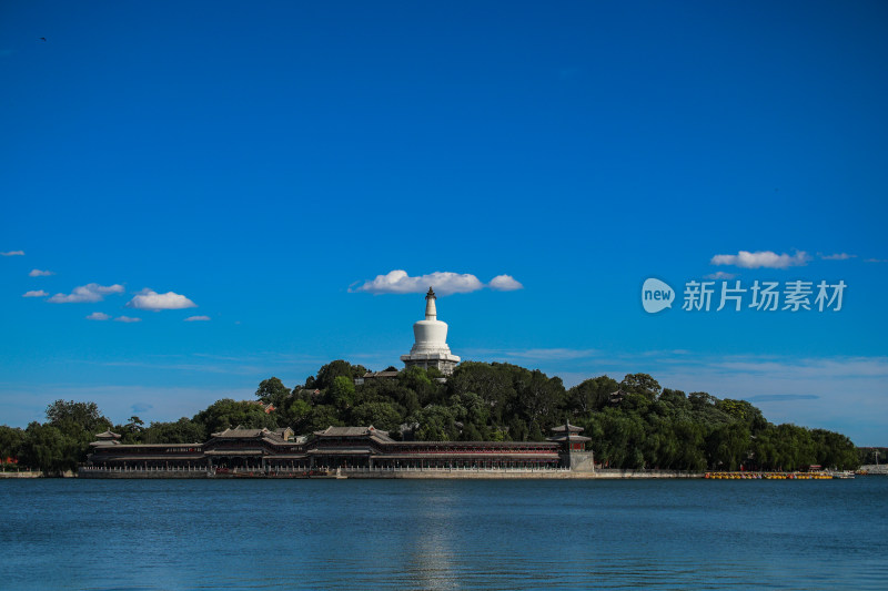 透过古建筑看白塔