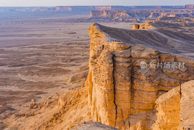 沙特阿拉伯世界之崖日落前的风景