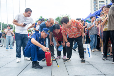 云和县举办”安全生产月“宣传咨询日活动