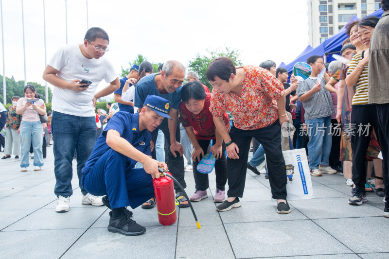 云和县举办”安全生产月“宣传咨询日活动