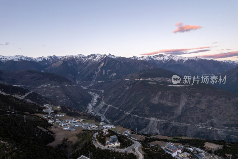 云南香格里拉飞来寺梅里雪山卡瓦博格峰航拍