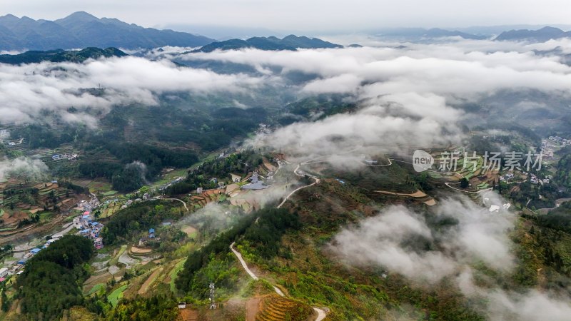 重庆酉阳：青山雾漫别样美