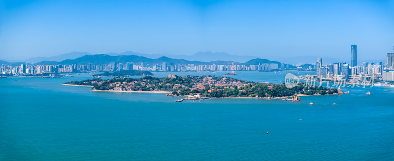 厦门鼓浪屿蓝天全景城市风景航拍